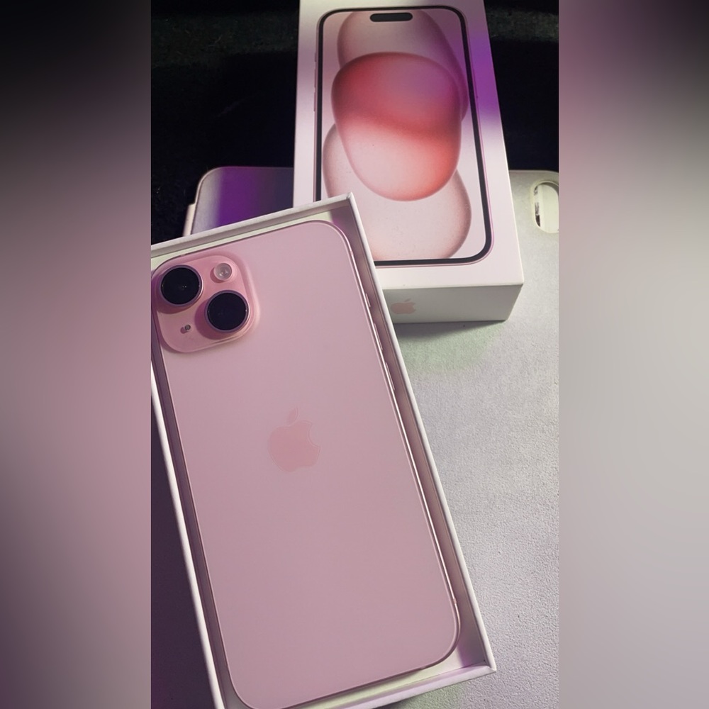 iPhone 15 (pink)
